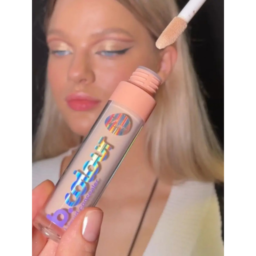 Liquid concealer 02 LIGHT MEDIUM